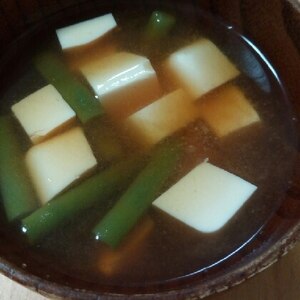 いんげんと豆腐の味噌汁